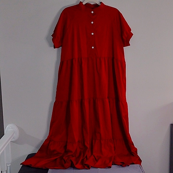 NWOT Women's Beautiful Flowing Casual Dress - Picture 1 of 2